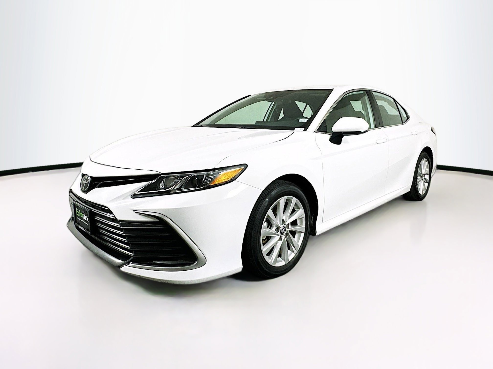 Used 2024 Toyota Camry LE image 3