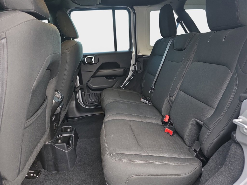 Used 2019 Jeep Wrangler Unlimited Sahara image 18