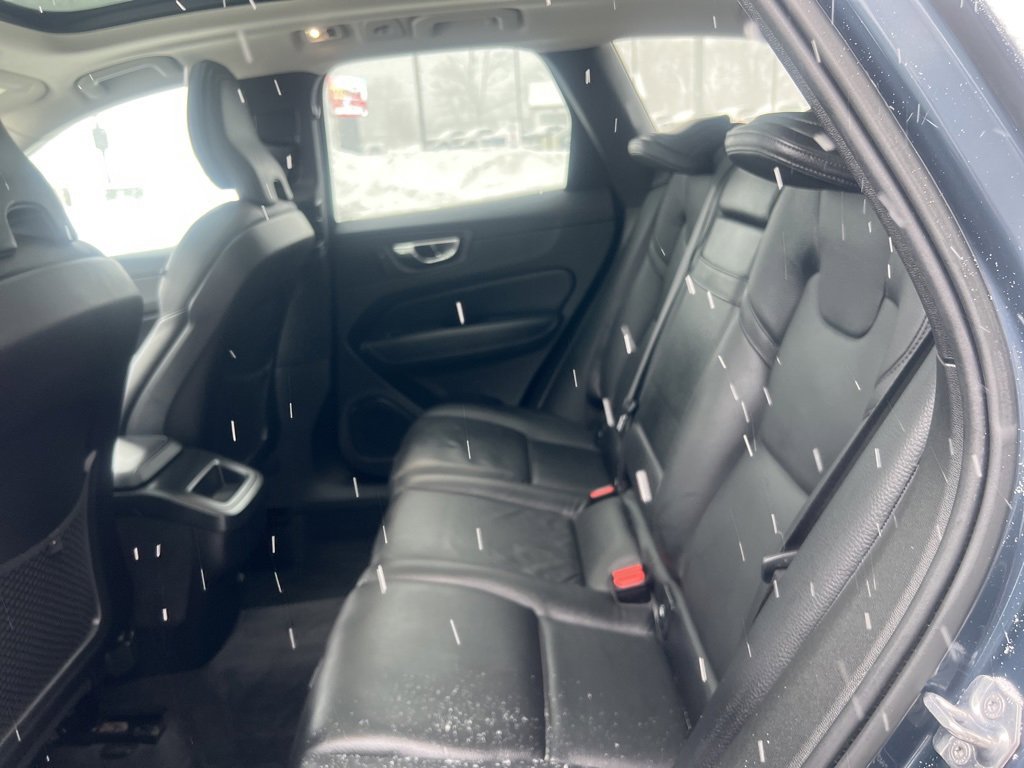Used 2019 Volvo XC60 T6 Momentum w/ Premium Package image 5