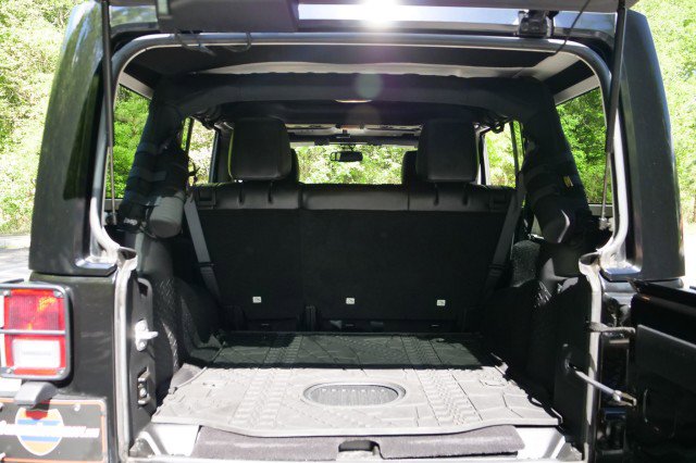 Used 2015 Jeep Wrangler Unlimited Sahara image 23