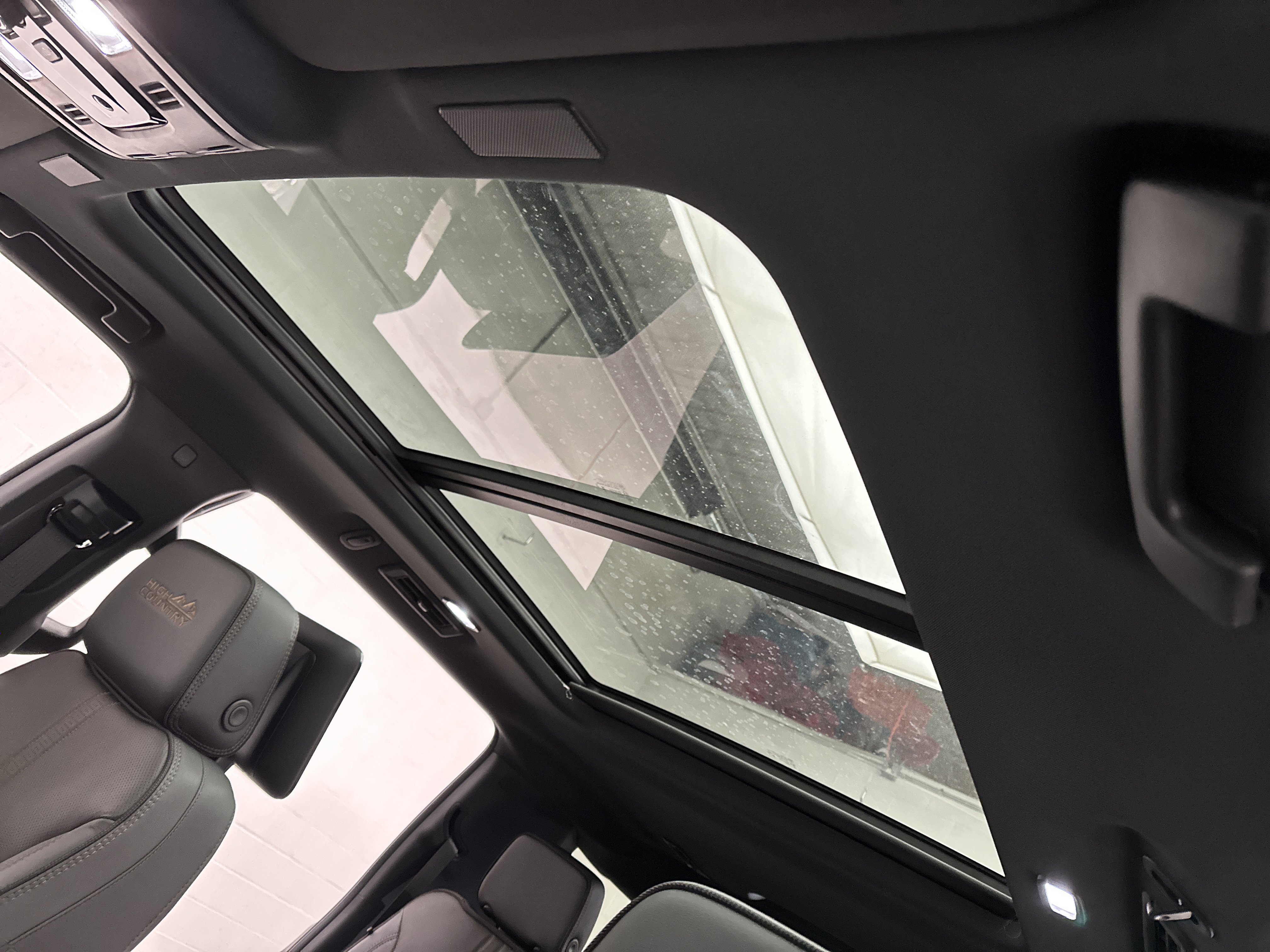 New 2026 Chevrolet Suburban High Country image 24