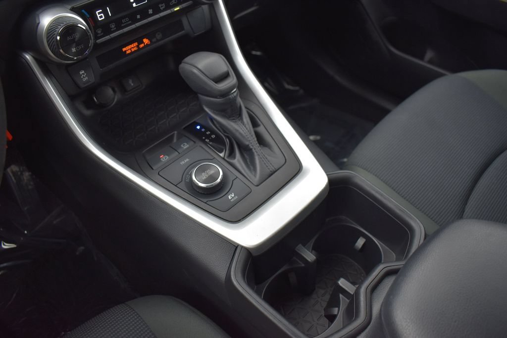 Used 2022 Toyota RAV4 LE AWD/4WD image 19