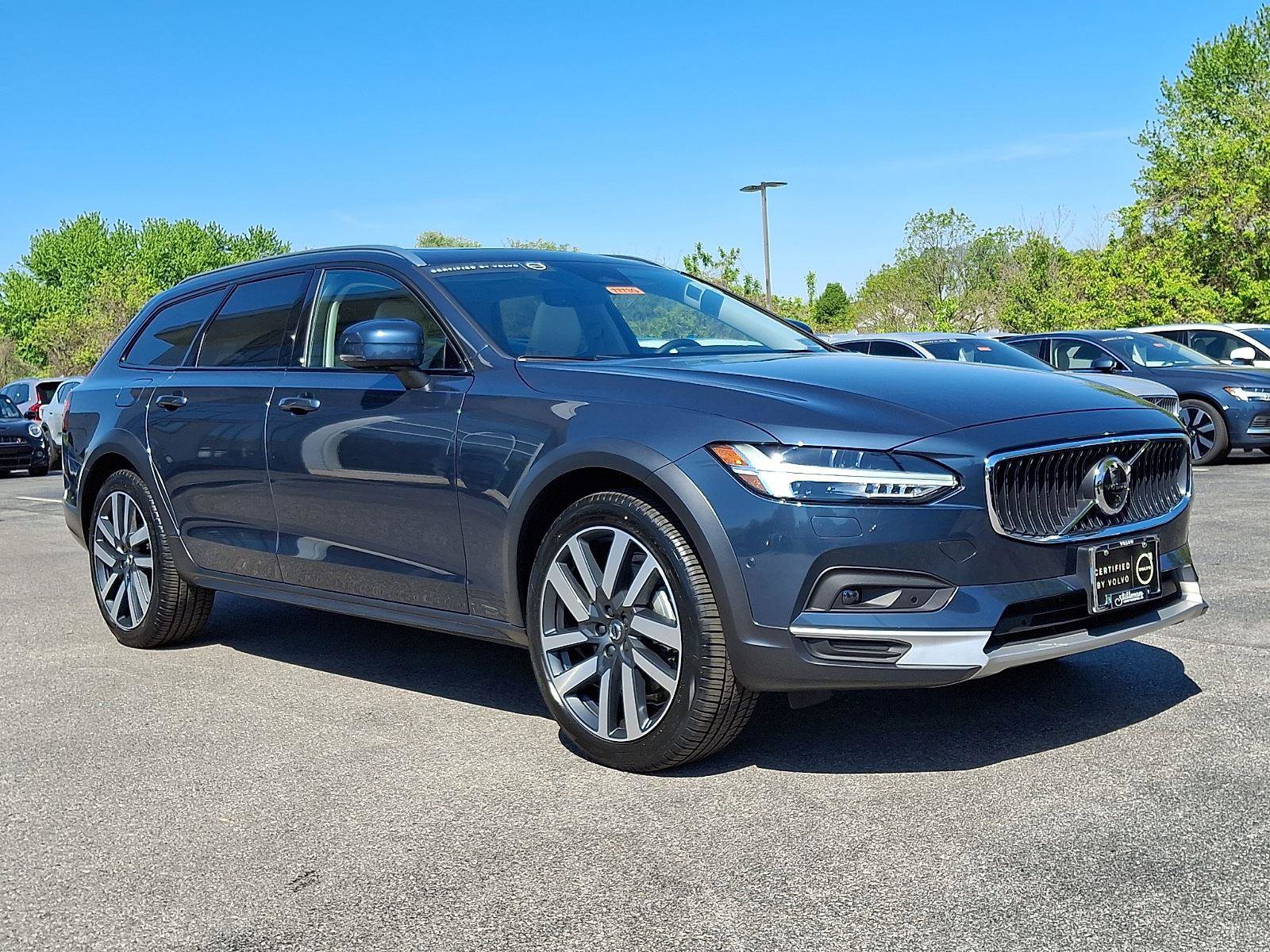 Certified 2025 Volvo V90 B6 Cross Country Ultra AWD/4WD image 1