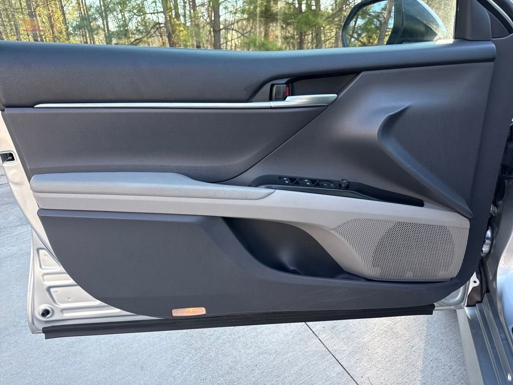 Used 2018 Toyota Camry LE image 14