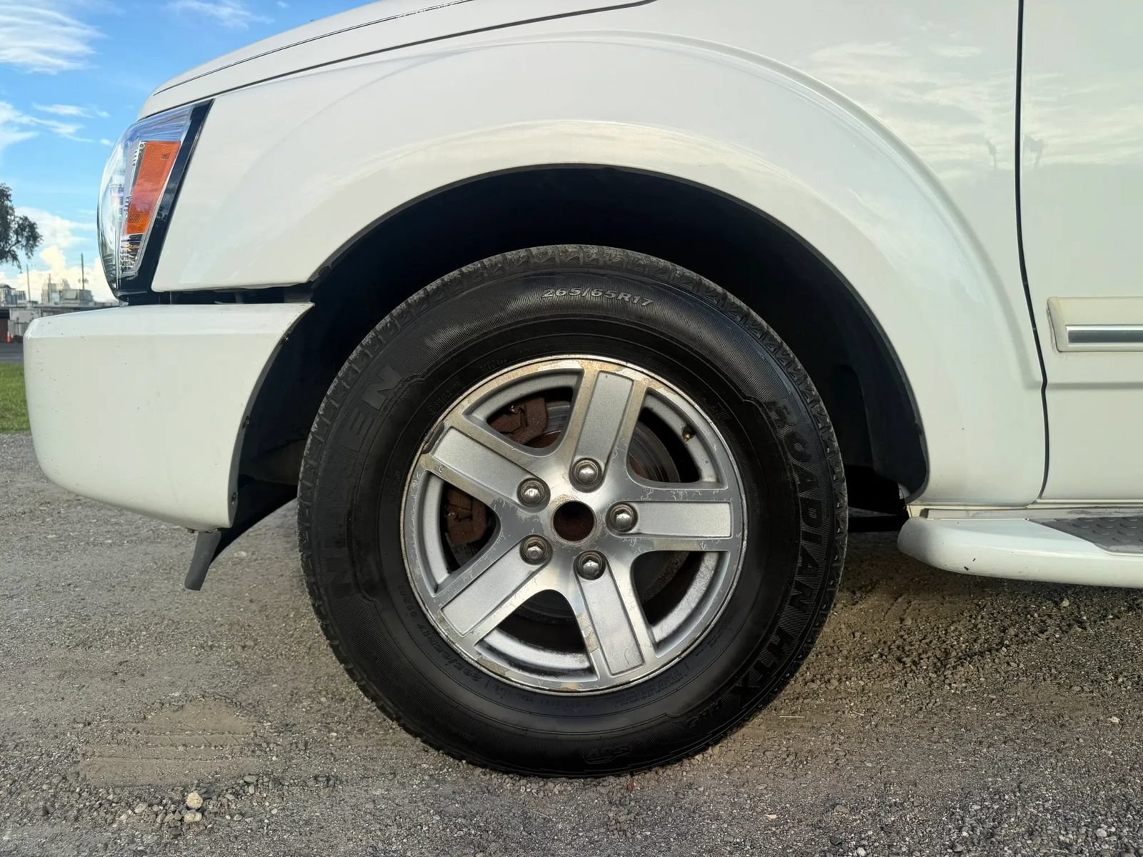 Used 2005 Dodge Durango Limited w/ Trailer Tow Group RWD image 22