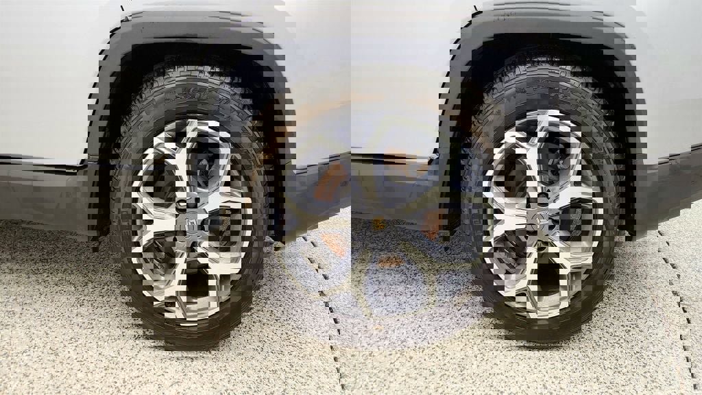 Used 2023 Rivian R1T Adventure image 9