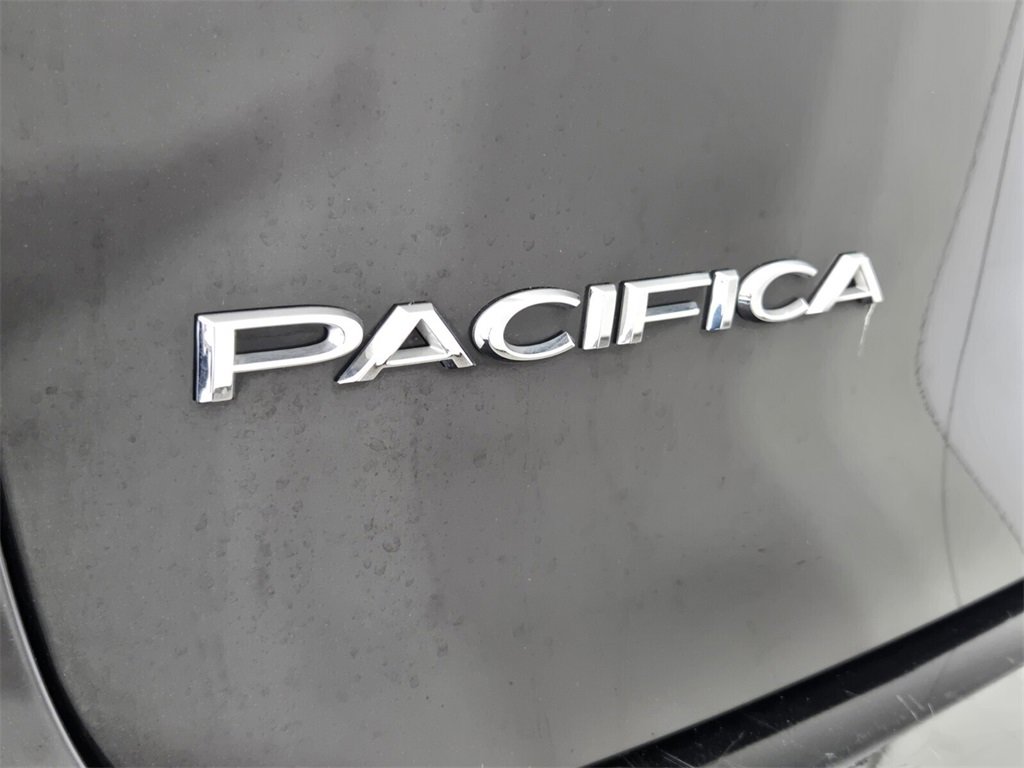 Used 2024 Chrysler Pacifica Select image 11