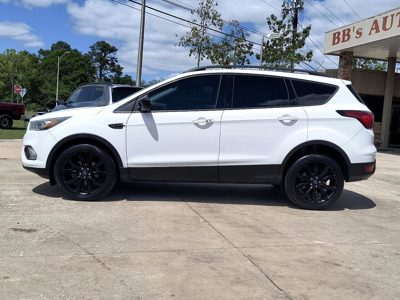 Used 2019 Ford Escape SE image 3
