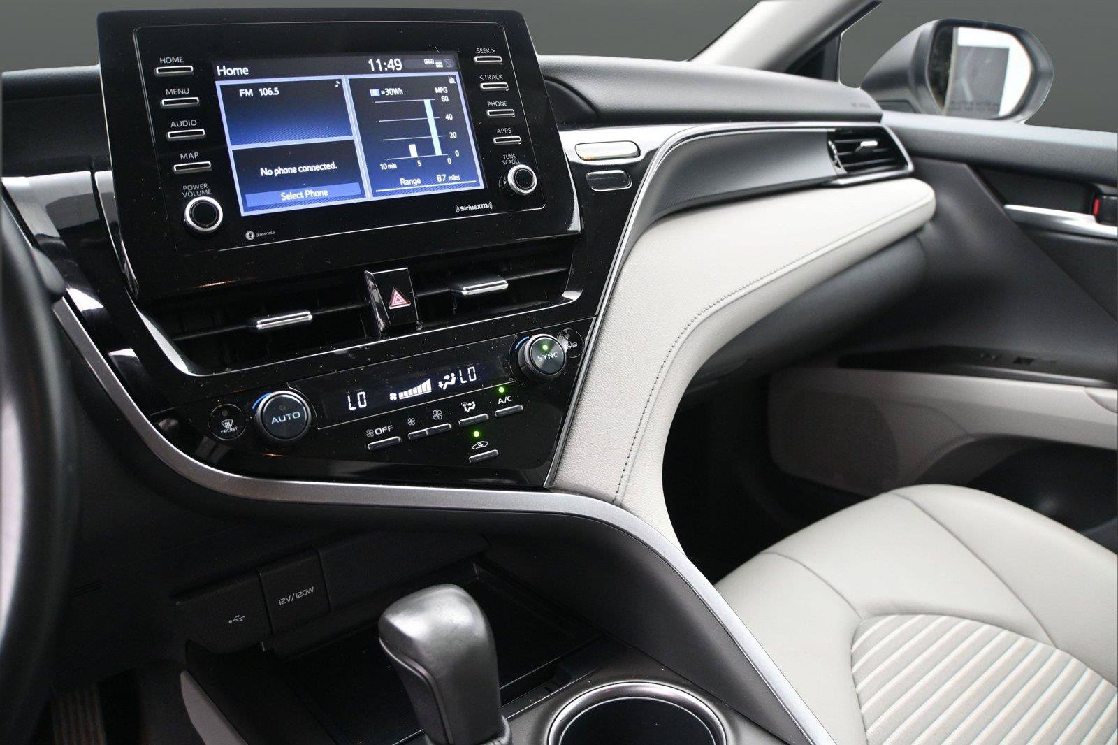 Used 2023 Toyota Camry SE FWD image 4