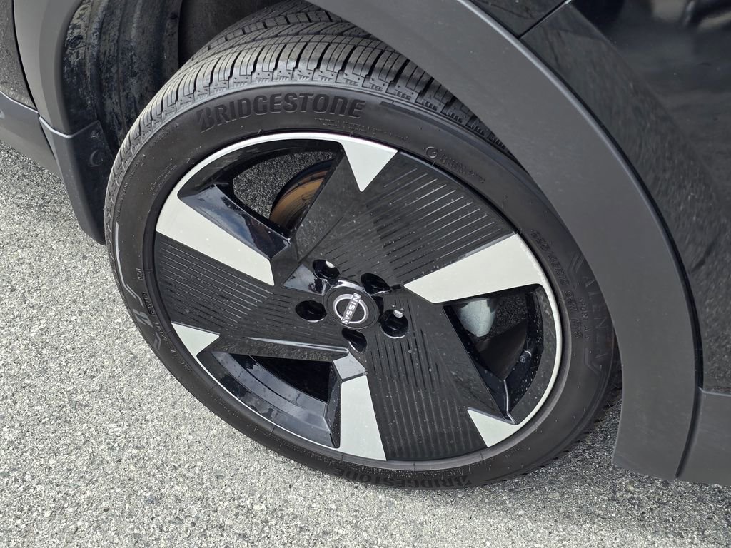 Used 2025 Nissan Kicks SR w/ SR Premium Package FWD image 27