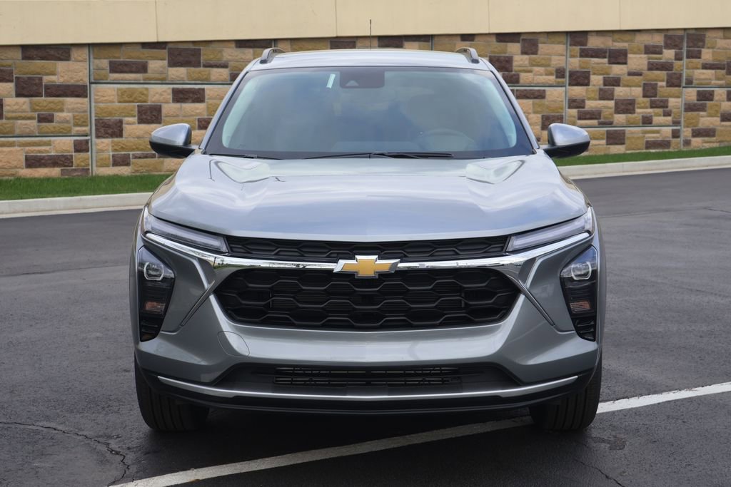 New 2026 Chevrolet Trax LT w/ Driver Confidence Package FWD image 2