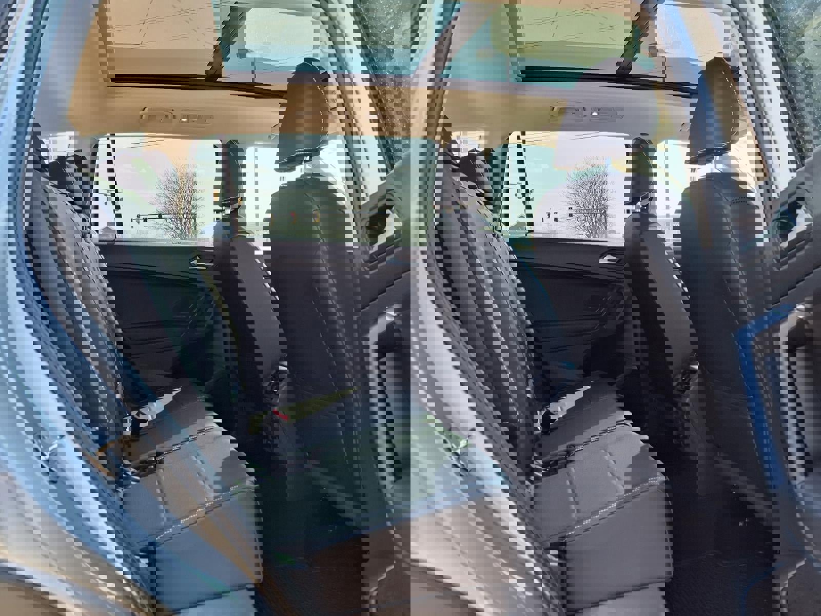 Used 2021 Volkswagen Tiguan SEL w/ 2-Row Tiguan MDO Package AWD/4WD image 31