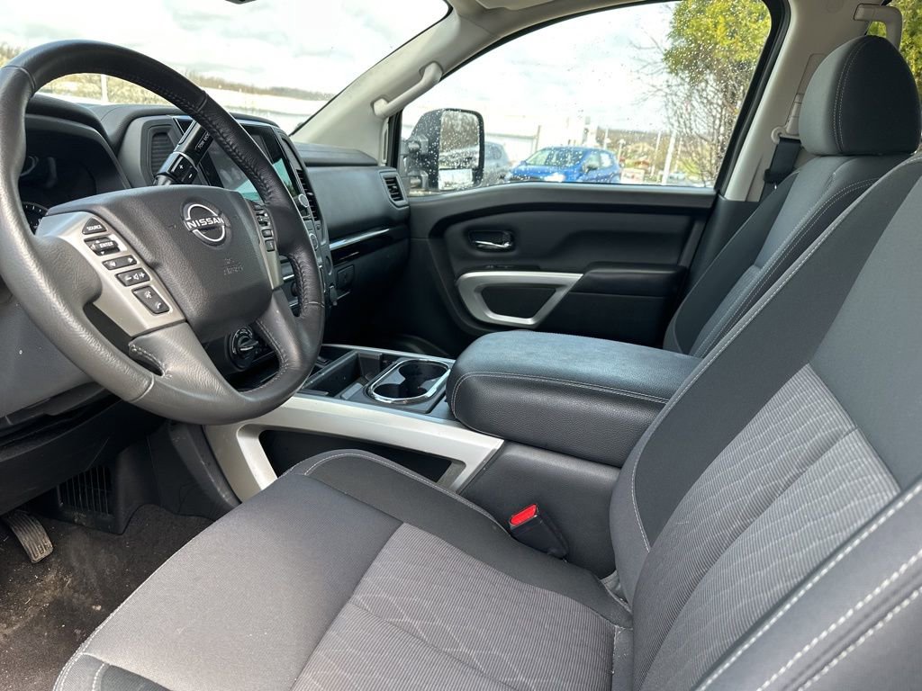 Used 2024 Nissan Titan SV w/ SV Convenience Package image 9