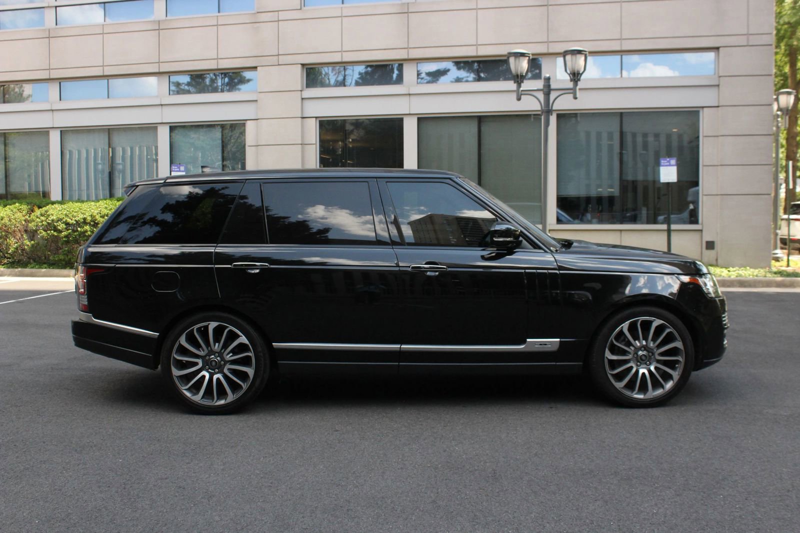Used 2017 Land Rover Range Rover Long Wheelbase Autobiography AWD/4WD image 6