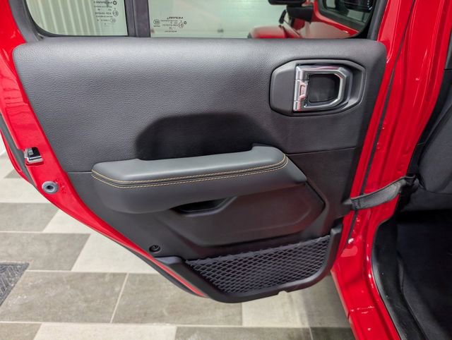 Used 2025 Jeep Wrangler Unlimited Sahara w/ Safety Group AWD/4WD image 9