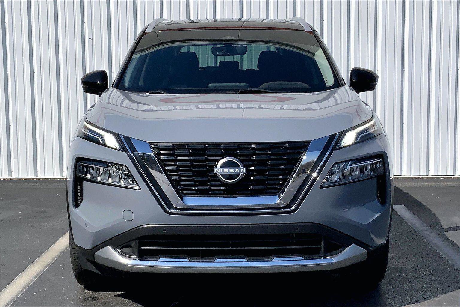 Used 2023 Nissan Rogue Platinum w/ Platinum Premium Package image 3