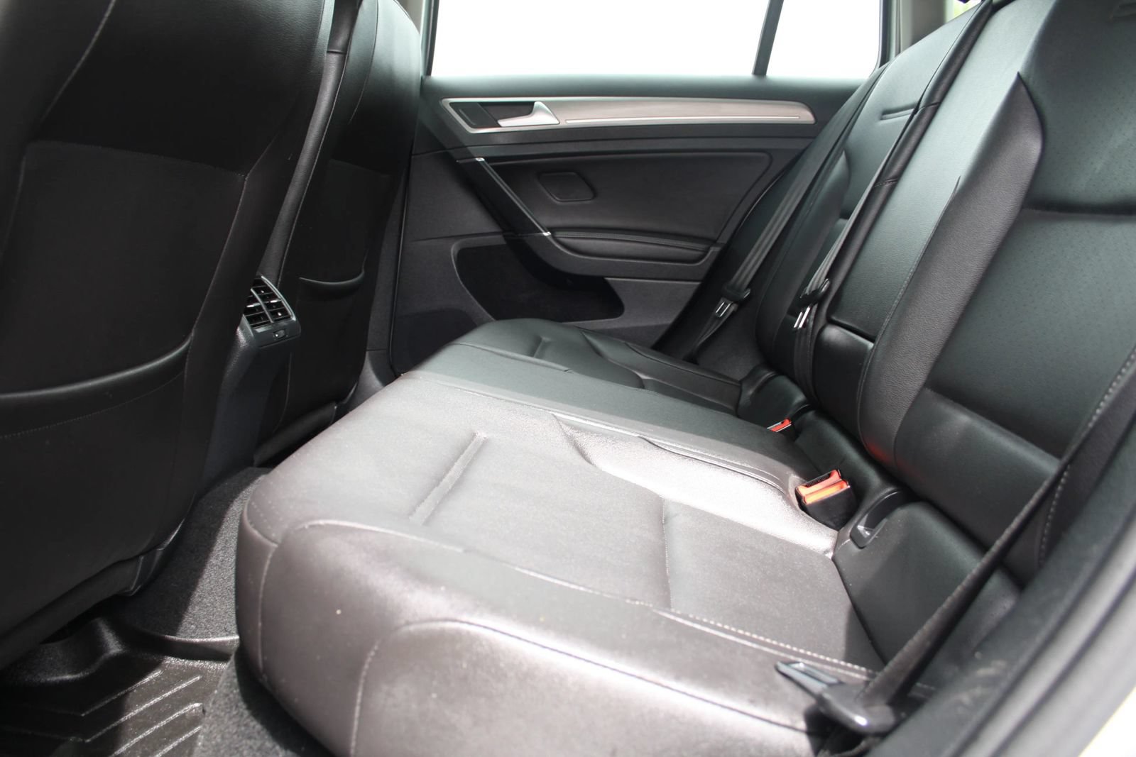 Used 2015 Volkswagen Golf SE w/ Lighting Package FWD image 20