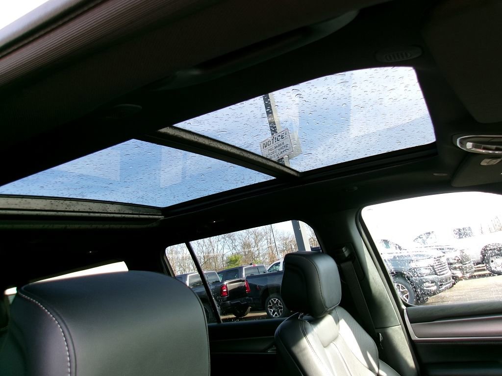 New 2025 Jeep Wagoneer L Series II w/ Premium Group I image 17