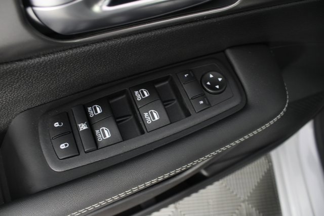 New 2026 Chrysler Pacifica Select image 16