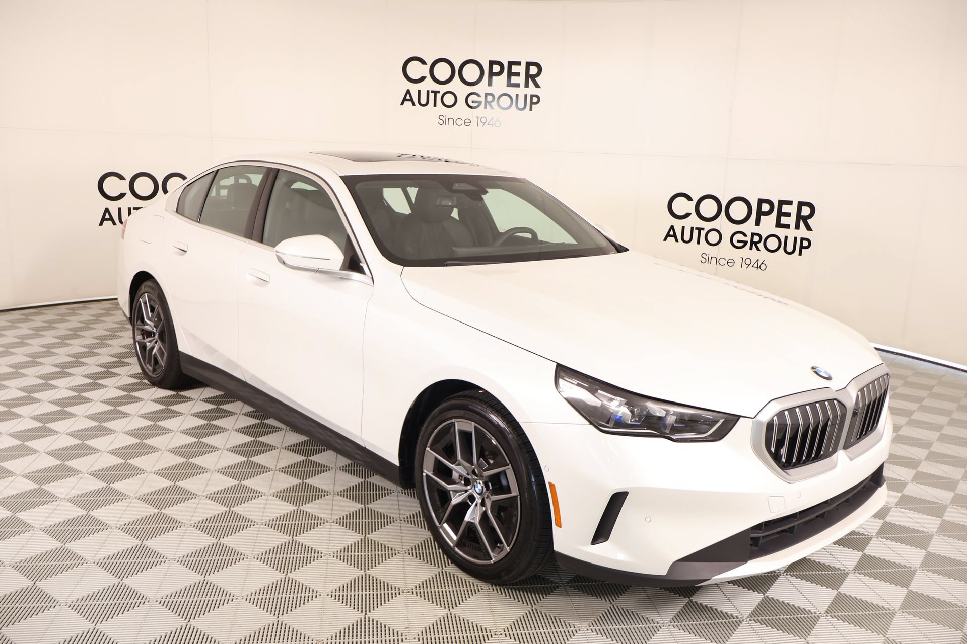 Used 2026 BMW 530i RWD image 1