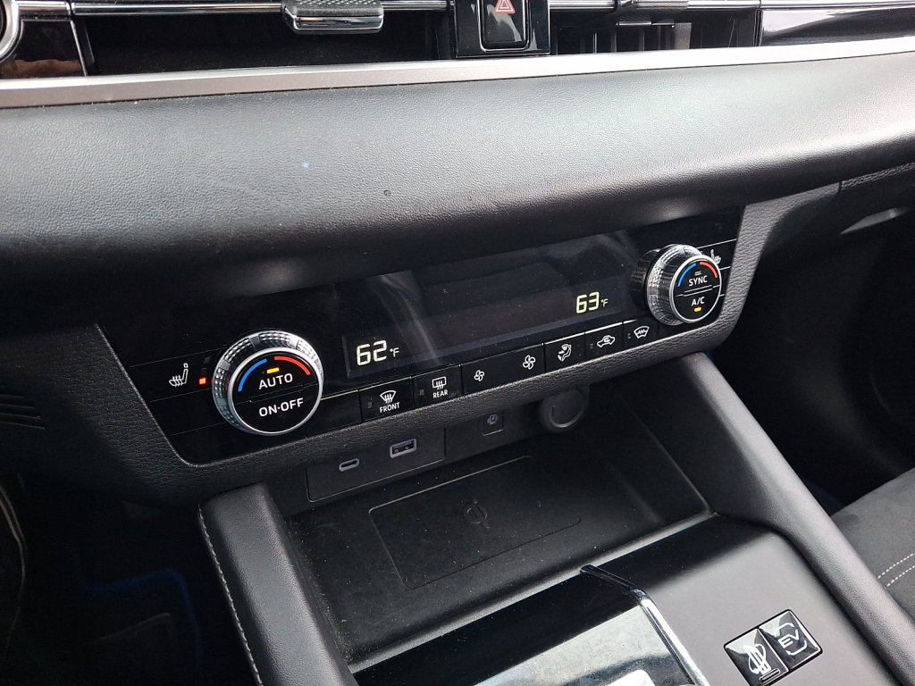 Used 2024 Mitsubishi Outlander 4WD Plug-In Hybrid image 29
