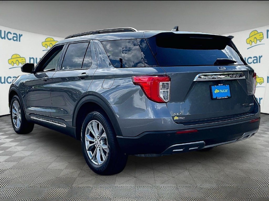 Used 2023 Ford Explorer XLT w/ Equipment Group 202A AWD/4WD image 4