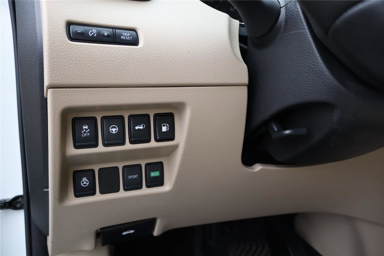 Used 2020 Nissan Rogue SV w/ Premium Package image 16