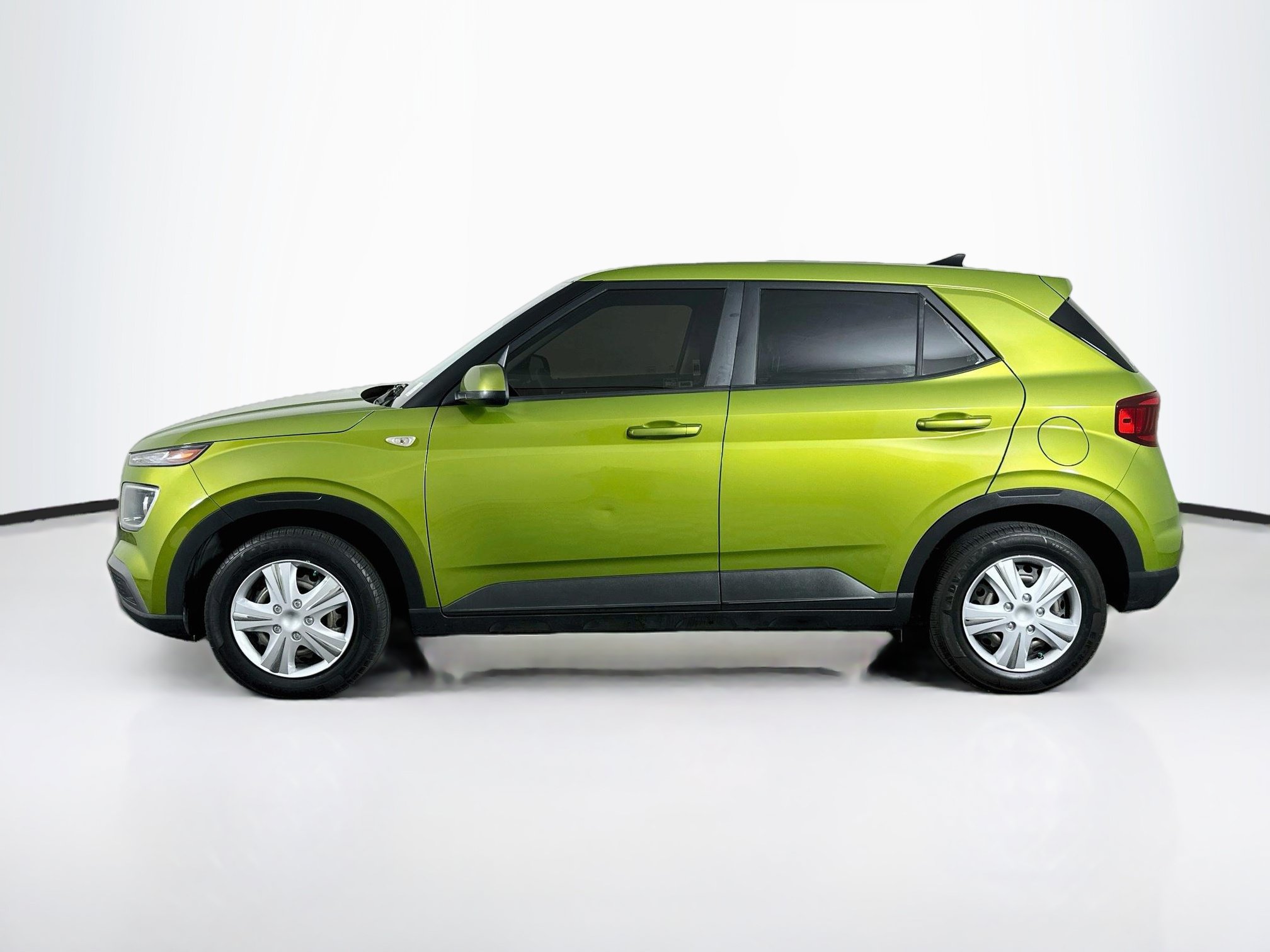 Used 2020 Hyundai Venue SE FWD image 4