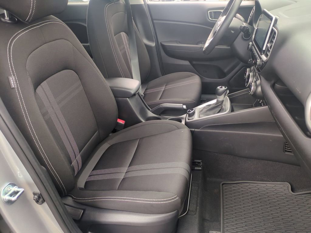 Used 2025 Hyundai Venue SEL FWD image 21