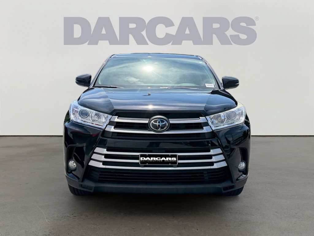 Used 2017 Toyota Highlander Plus FWD image 2