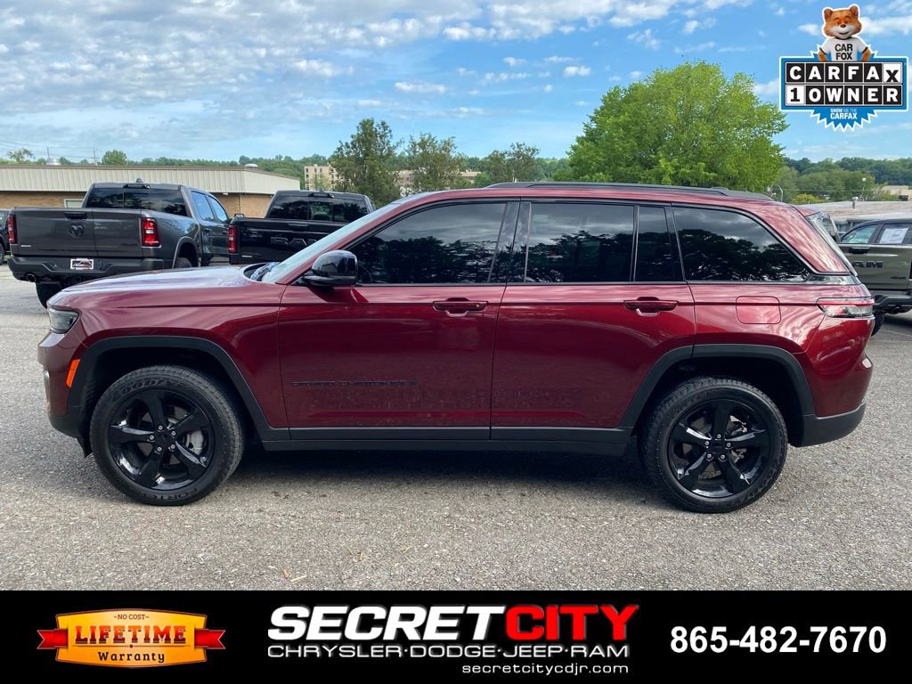 Used 2025 Jeep Grand Cherokee Limited w/ Black Appearance Package AWD/4WD image 8