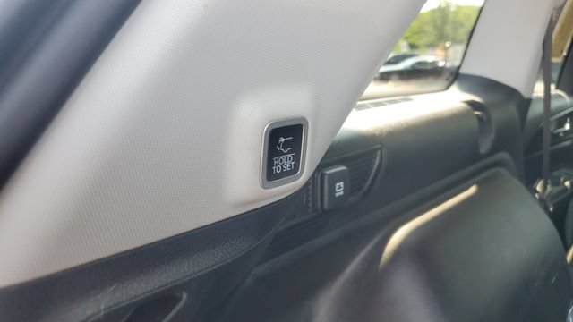 Used 2023 Jeep Grand Cherokee Laredo w/ Luxury Tech Group I AWD/4WD image 24