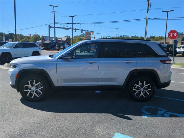 New 2025 Jeep Grand Cherokee Limited w/ Trailer Tow Package image 7