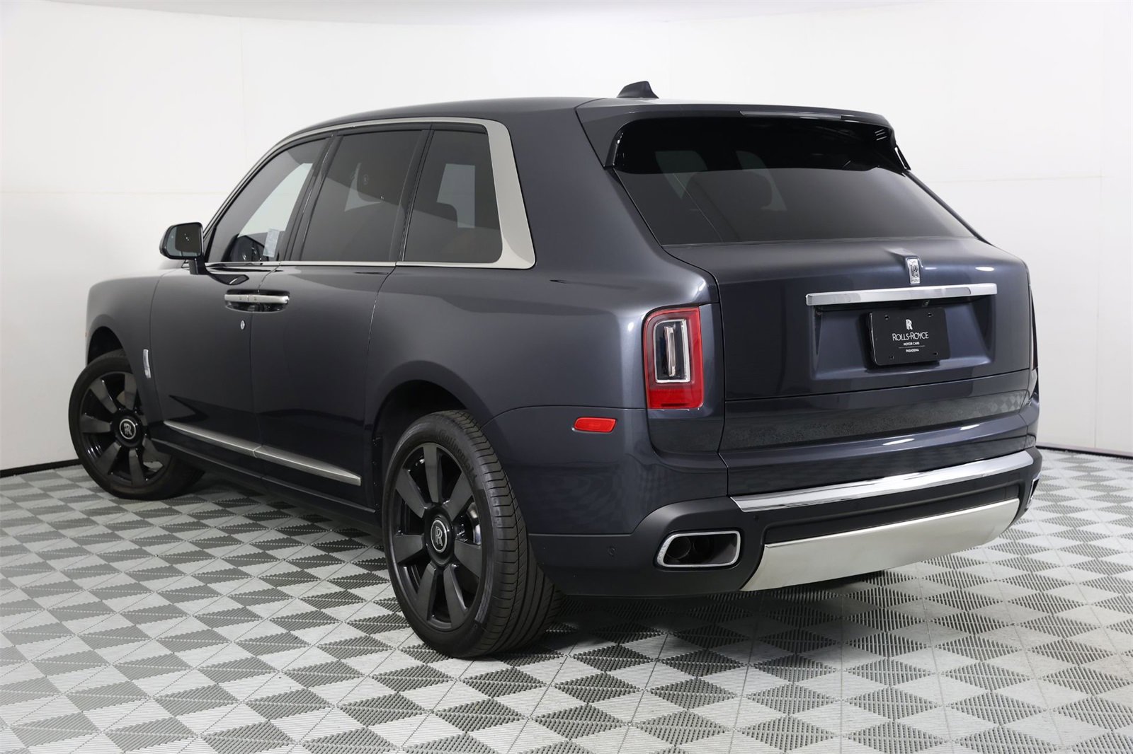 Certified 2024 Rolls-Royce Cullinan image 3
