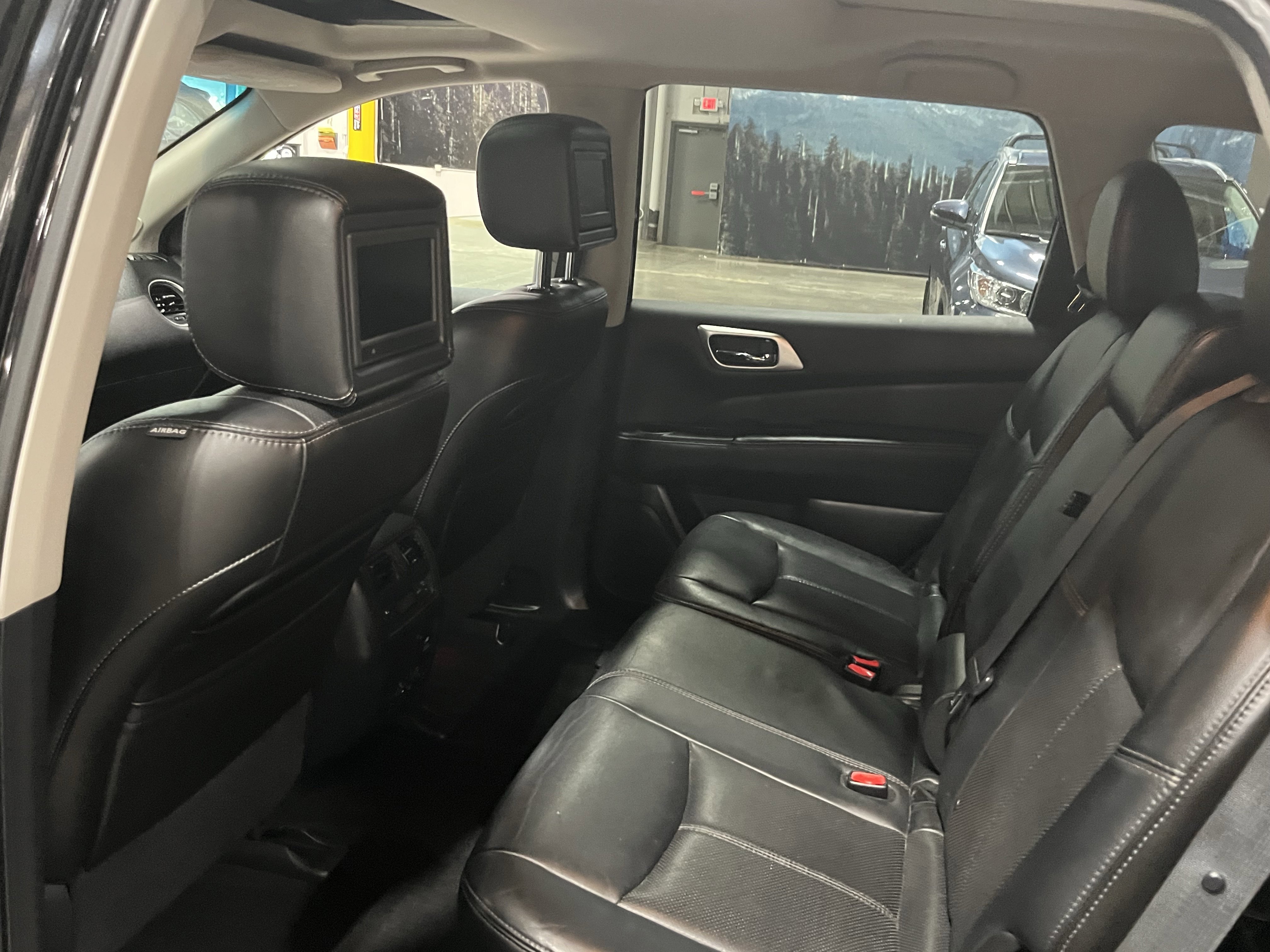 Used 2013 Nissan Pathfinder Platinum w/ Platinum Premium Pkg AWD/4WD image 13