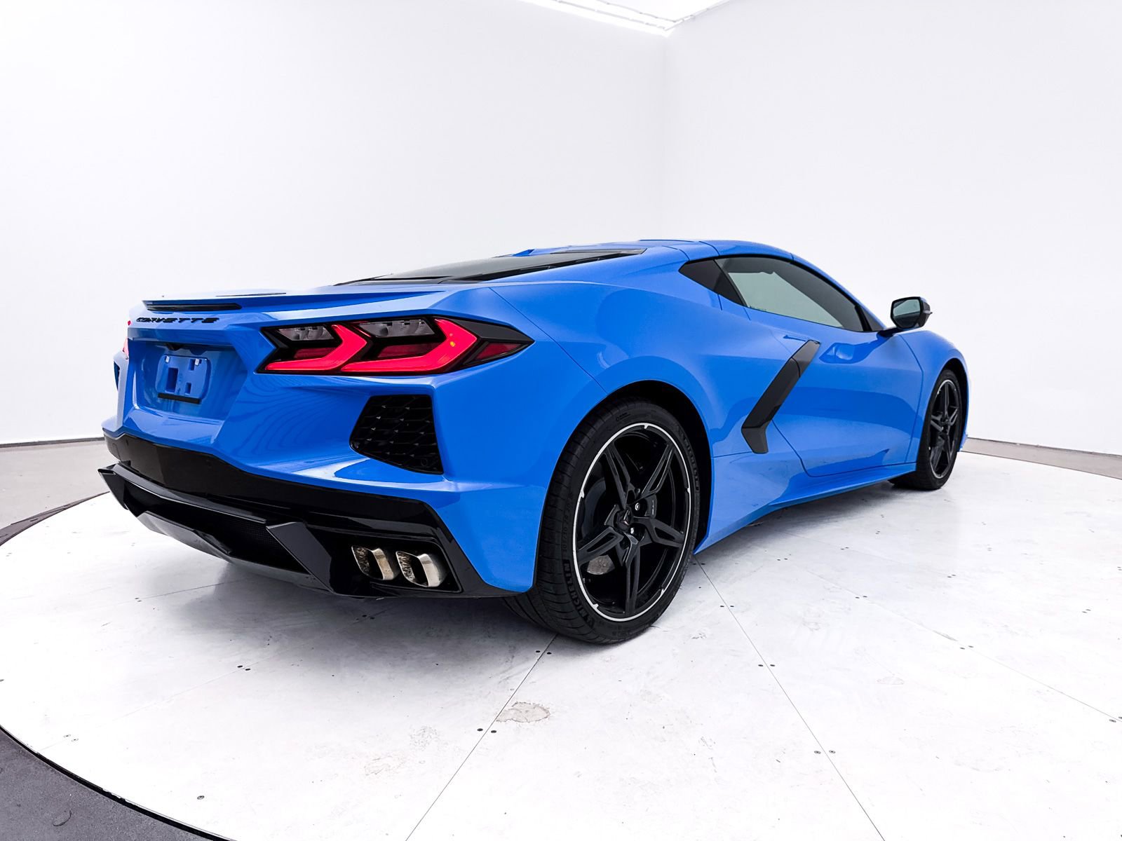 Used 2021 Chevrolet Corvette Stingray Preferred Cpe w/ Engine Appearance Package RWD image 17