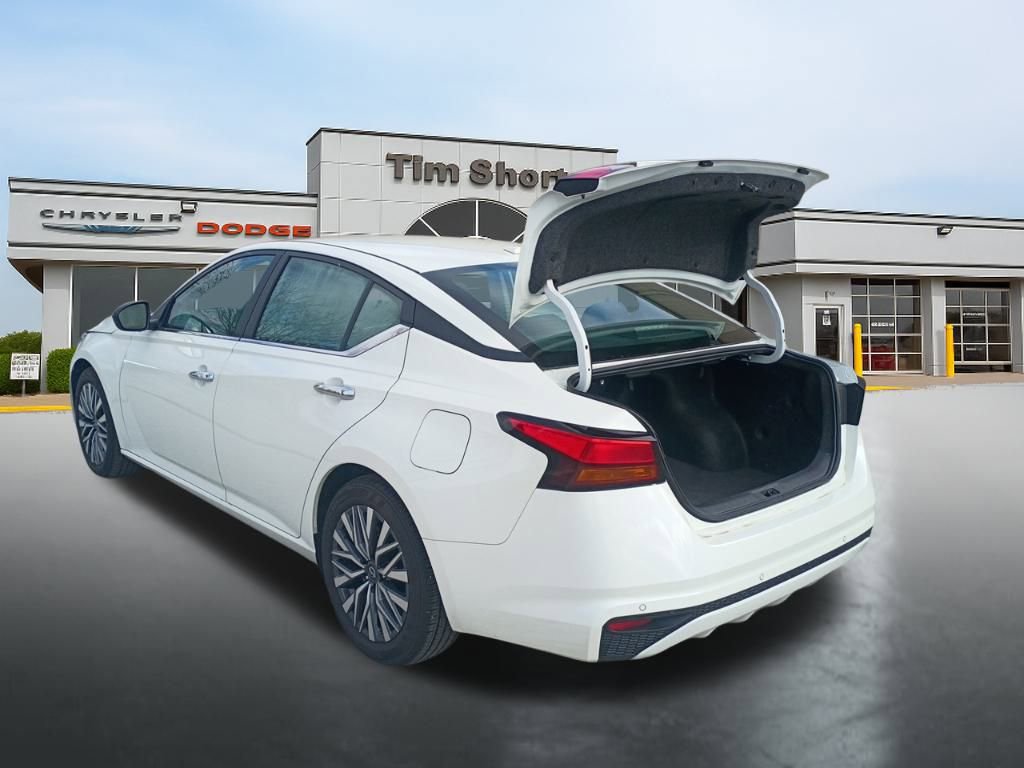 Used 2024 Nissan Altima 2.5 SV image 12