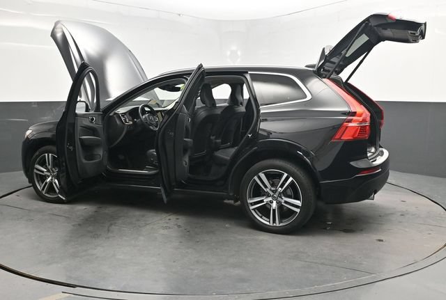Used 2021 Volvo XC60 T5 Momentum w/ Premium Package AWD/4WD image 4