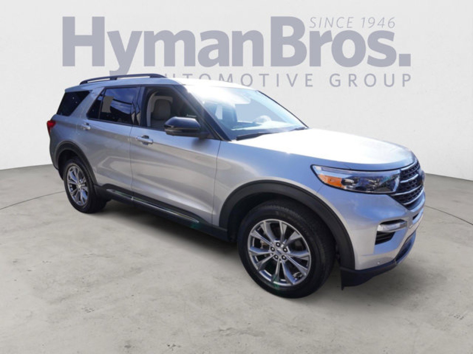 Used 2022 Ford Explorer XLT w/ Equipment Group 202A AWD/4WD image 8