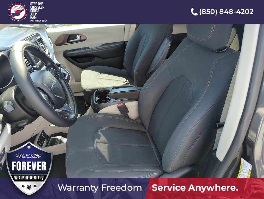Used 2019 Chrysler Pacifica Touring Plus w/ Tire & Wheel Group FWD image 11