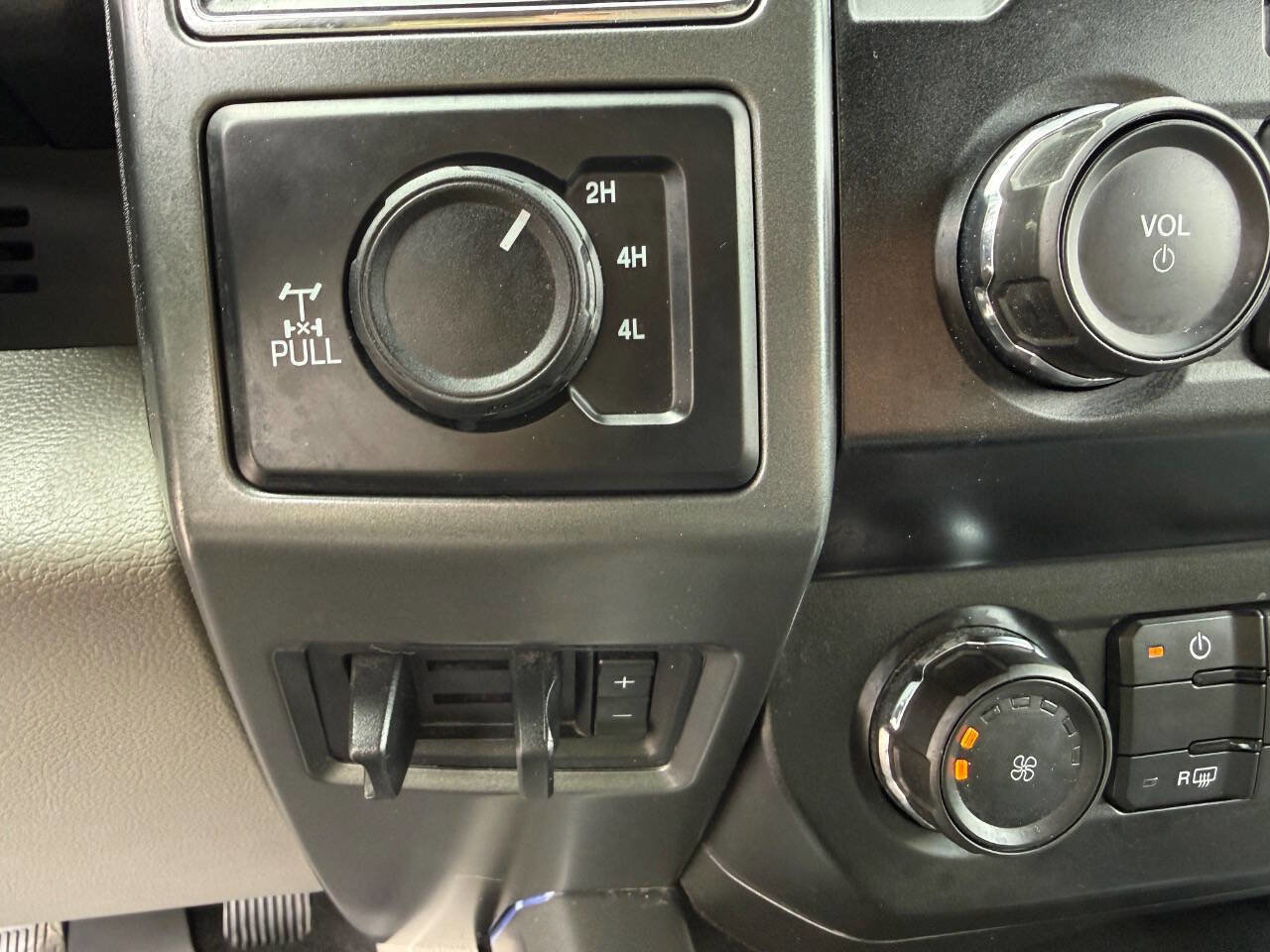 Used 2020 Ford F250 XLT w/ XLT Value Package image 27