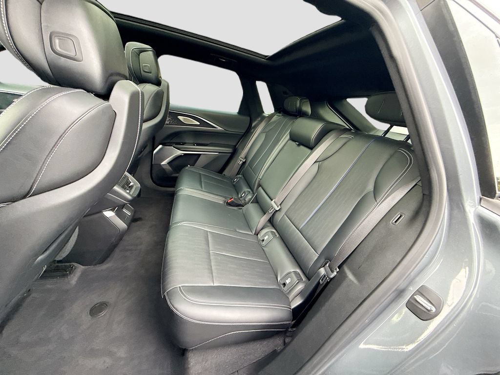 Used 2023 Cadillac Lyriq AWD image 27