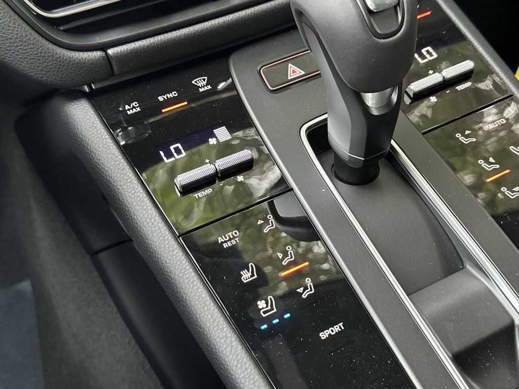 Certified 2025 Porsche Macan image 15