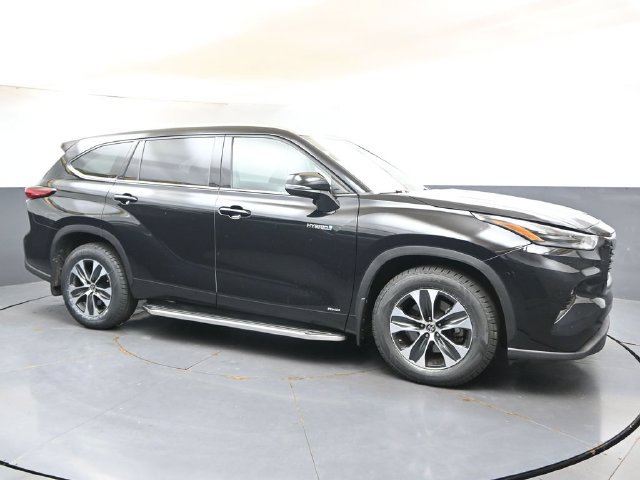 Used 2021 Toyota Highlander XLE AWD/4WD image 7