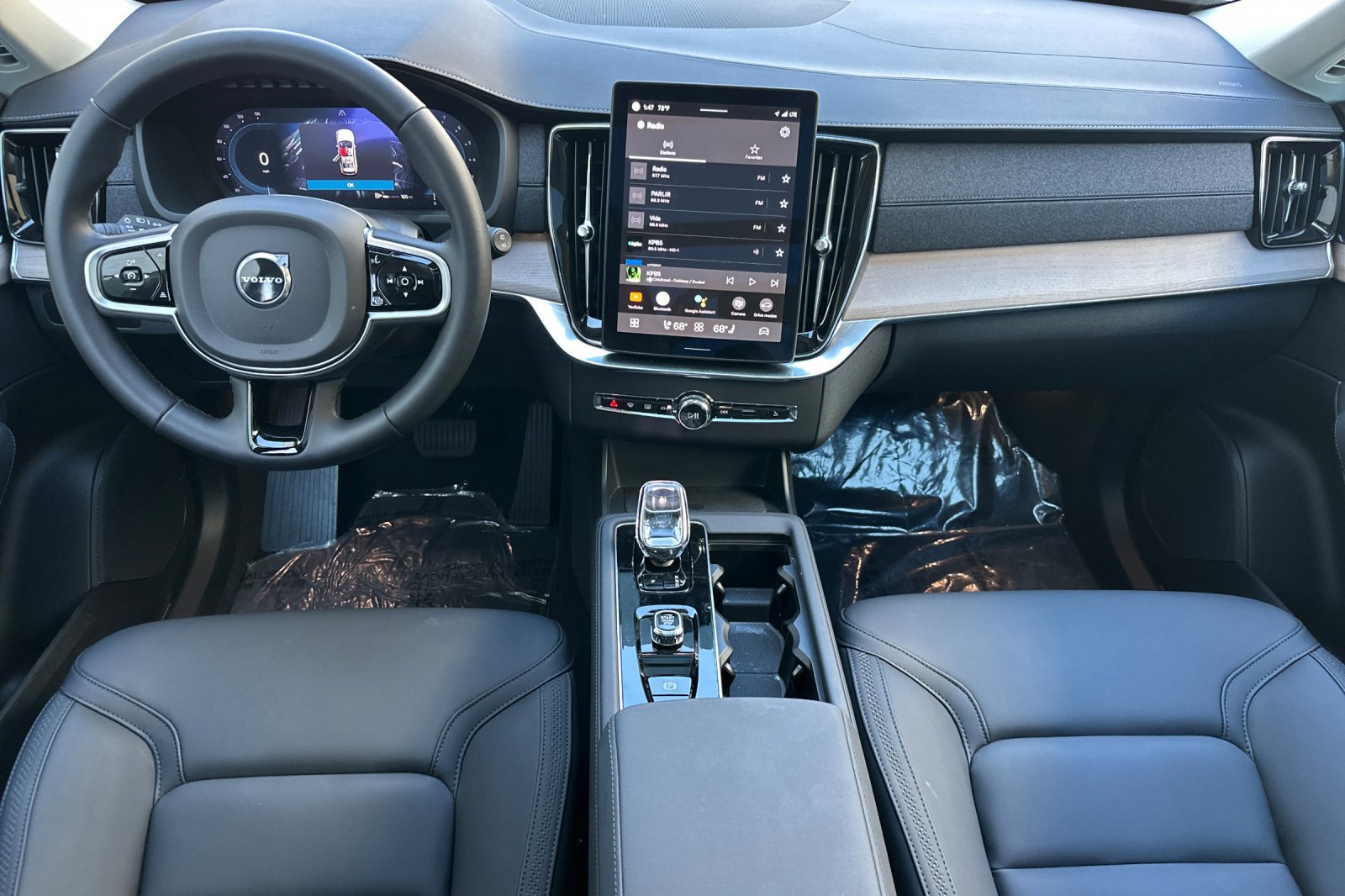 Certified 2025 Volvo XC90 B6 Core w/ Protection Package Premier image 15