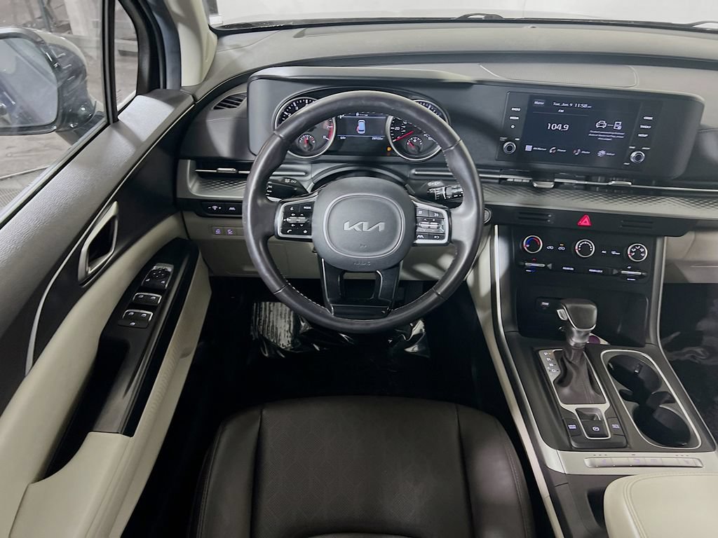 Used 2024 Kia Carnival LX FWD image 19