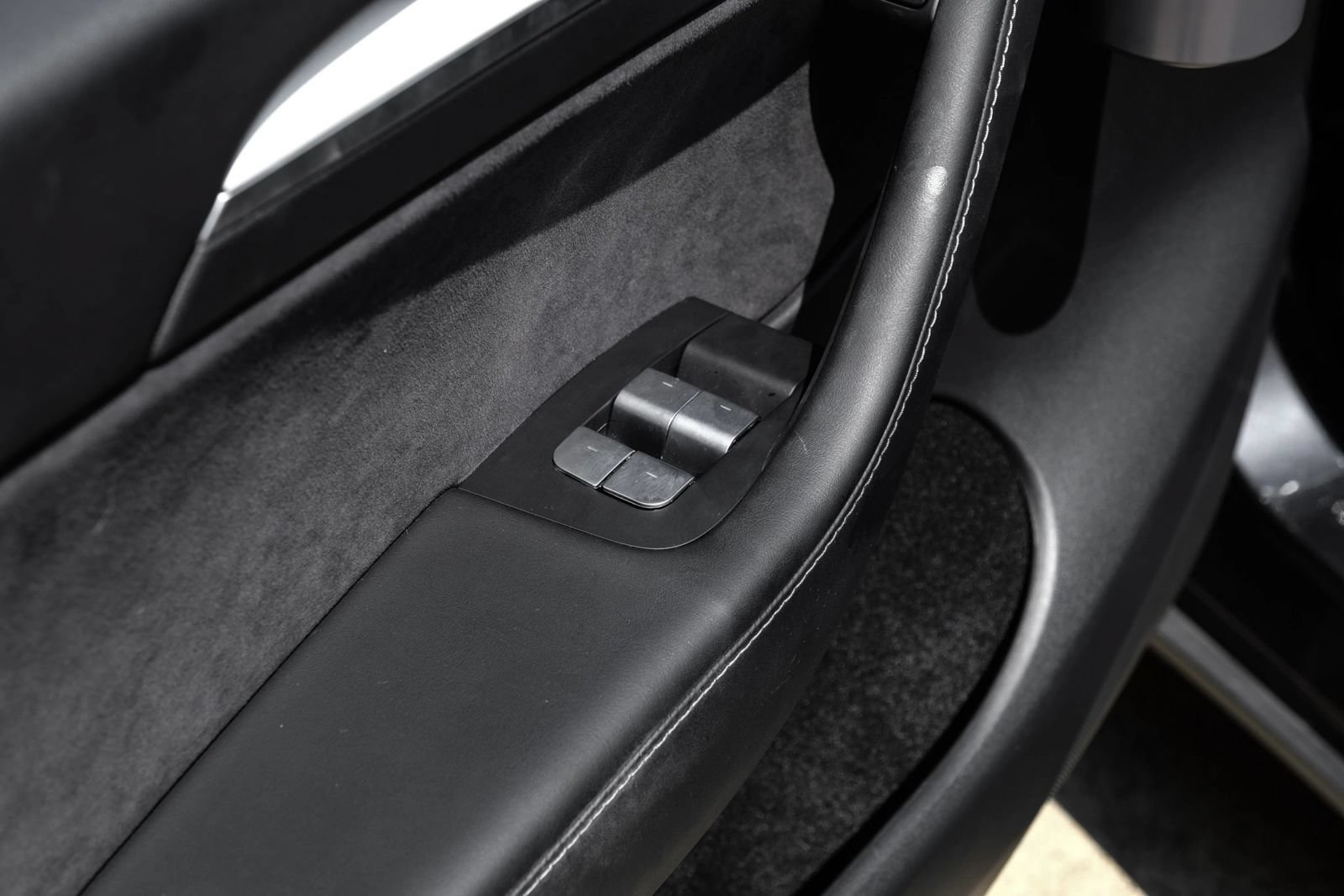 Used 2025 Tesla Model Y Long Range RWD image 39