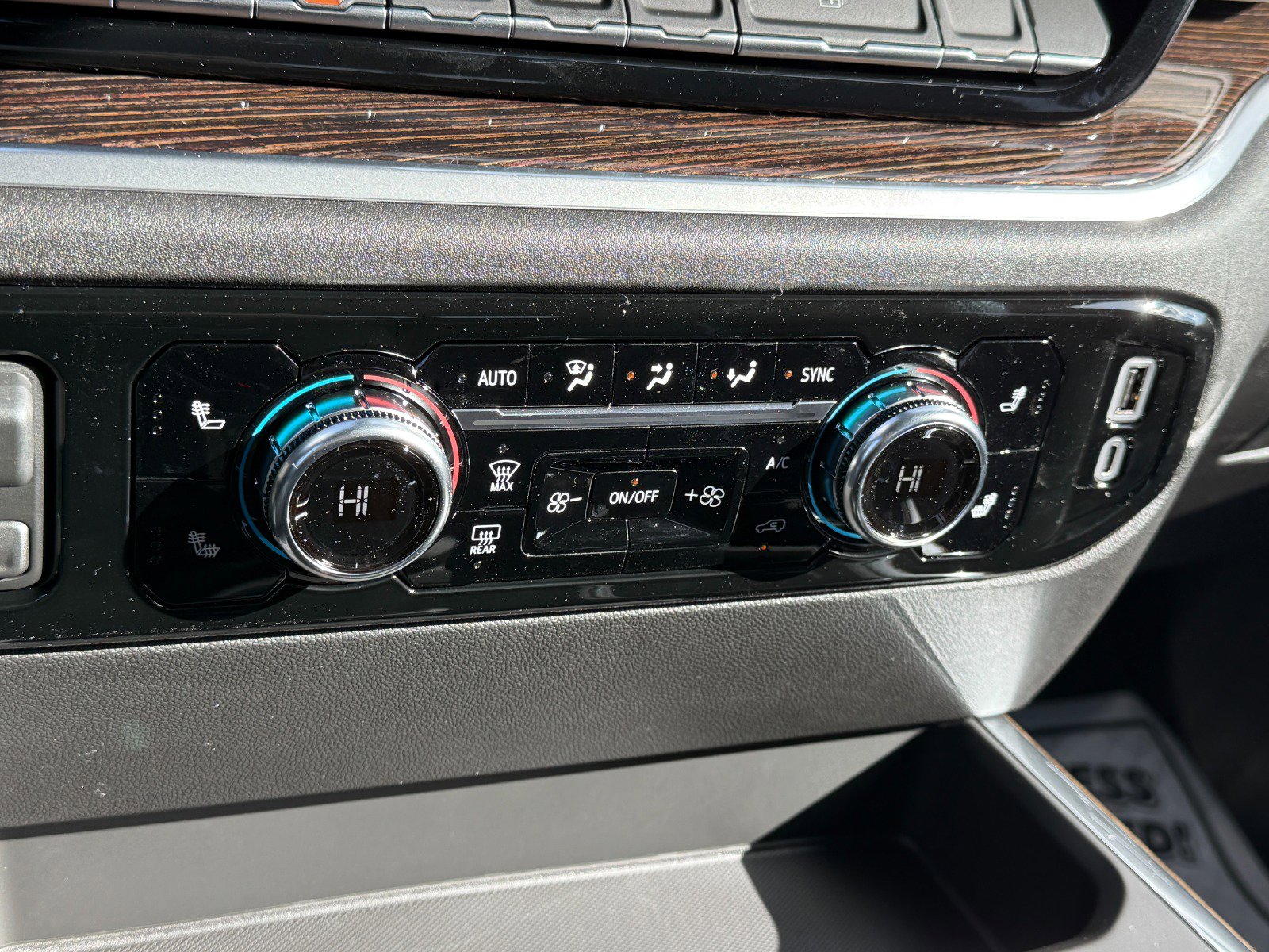 New 2026 GMC Sierra 1500 Elevation image 32