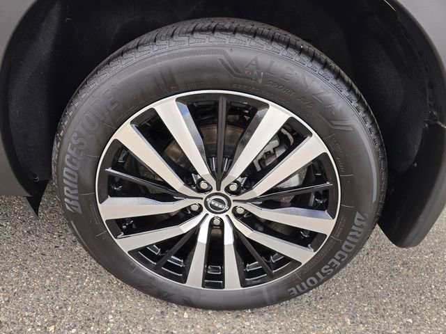 Used 2025 Nissan Pathfinder Platinum image 12