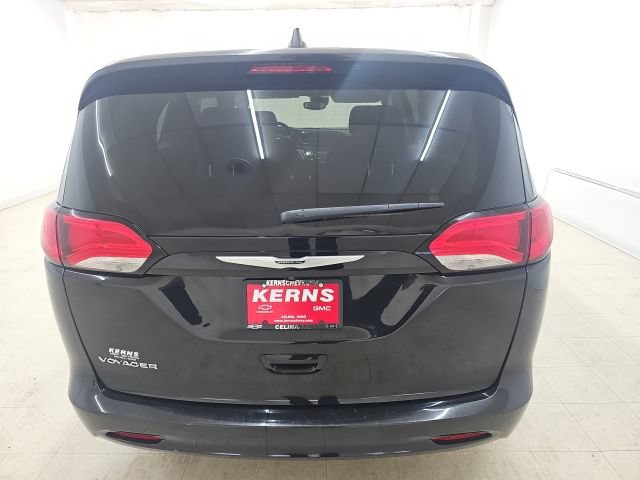 Used 2023 Chrysler Voyager LX FWD image 18